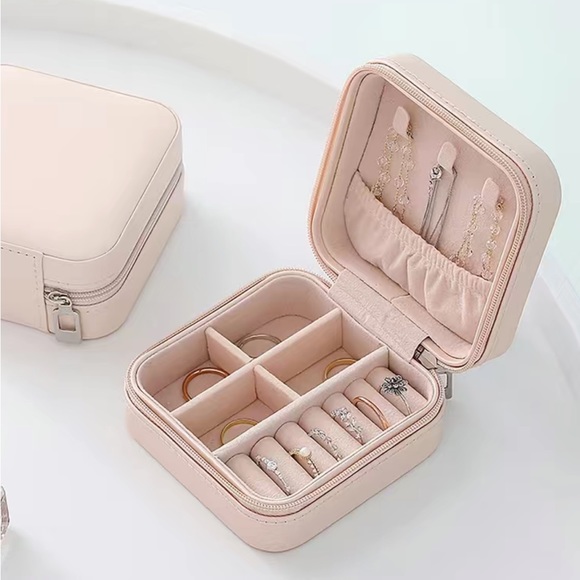 Pink- Pocket jewelry case, PU leather Perfect for travel organizer 3.93 x 3.93 - Picture 9 of 11